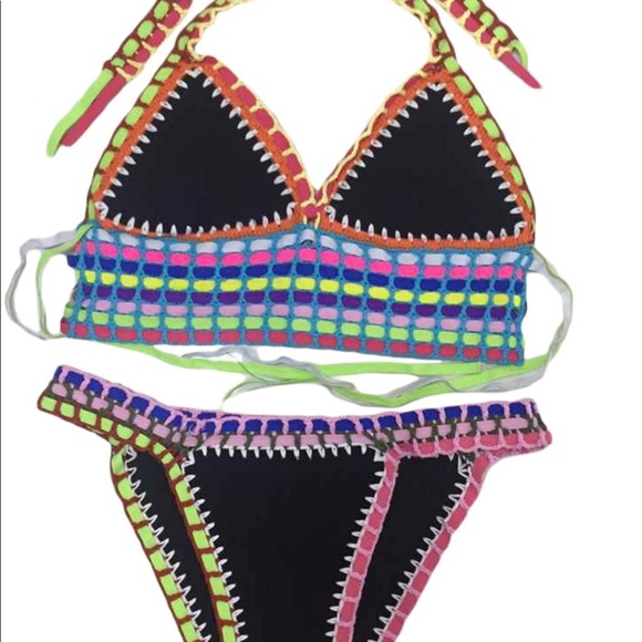 Bathing suits - Picture 7 of 8